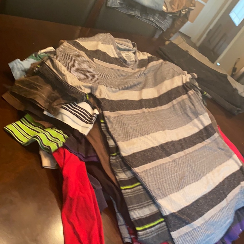 32 men’s small T-shirts